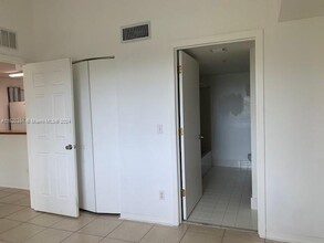 9909 Westwood Dr in Tamarac, FL - Building Photo - Building Photo