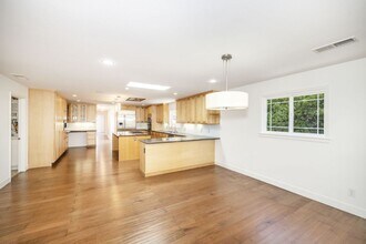 638 Mountain View Ave in Mountain View, CA - Building Photo - Building Photo