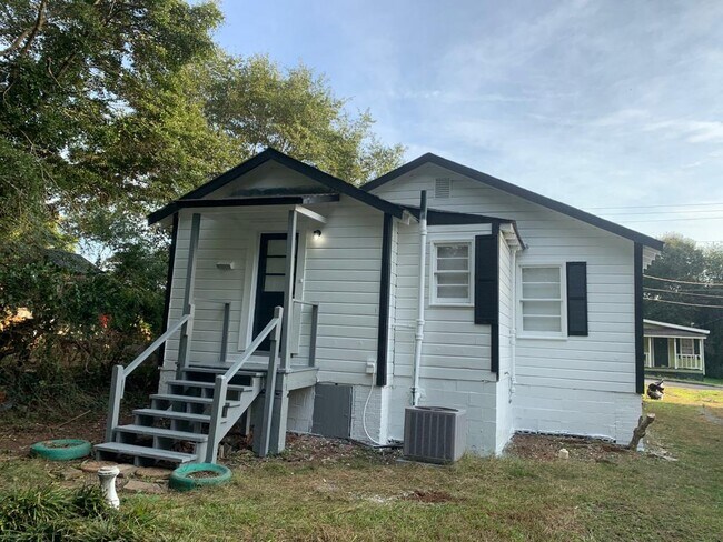 315 E 15th St SW photo'