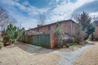3103 Colonial Way in Chamblee, GA - Building Photo - Building Photo