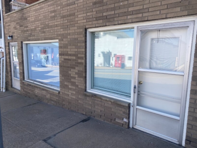 429 W Main St in Mount Pleasant, PA - Building Photo