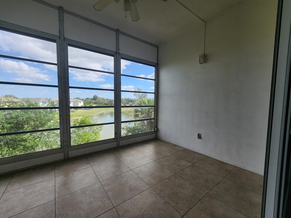 941 Crystal Lake Dr in Deerfield Beach, FL - Building Photo