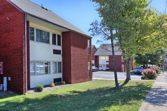 Oak Grove Apartments in Lock Haven, PA - Building Photo - Building Photo