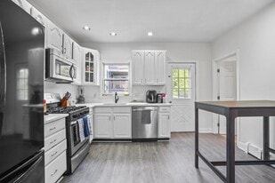 140 D St, Unit 2 in Boston, MA - Building Photo