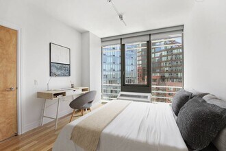 550 W 54th St in New York, NY - Building Photo - Building Photo