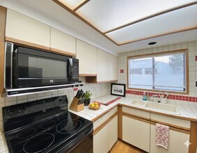 510 N Hayden Bay Dr in Portland, OR - Building Photo - Building Photo