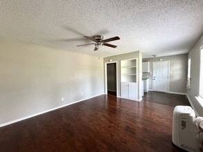 6365 Hollis Ave in Dallas, TX - Building Photo - Building Photo