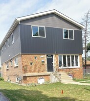 7916 McVicker Ave in Burbank, IL - Building Photo