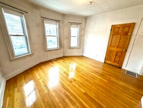 8 Berkeley St in Watertown, MA - Building Photo - Building Photo