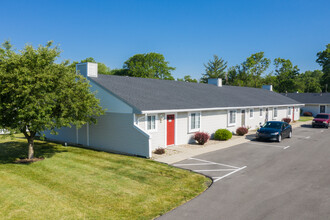 Lake Forest Apartments in Fort Wayne, IN - Foto de edificio - Building Photo