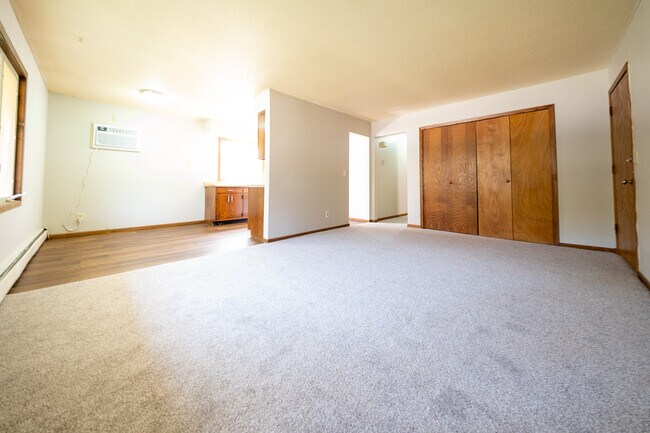 891 High St in Newport, MN - Building Photo - Building Photo