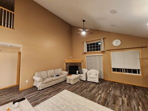 1569 Alphon Dr in Victoria, MN - Foto de edificio - Building Photo