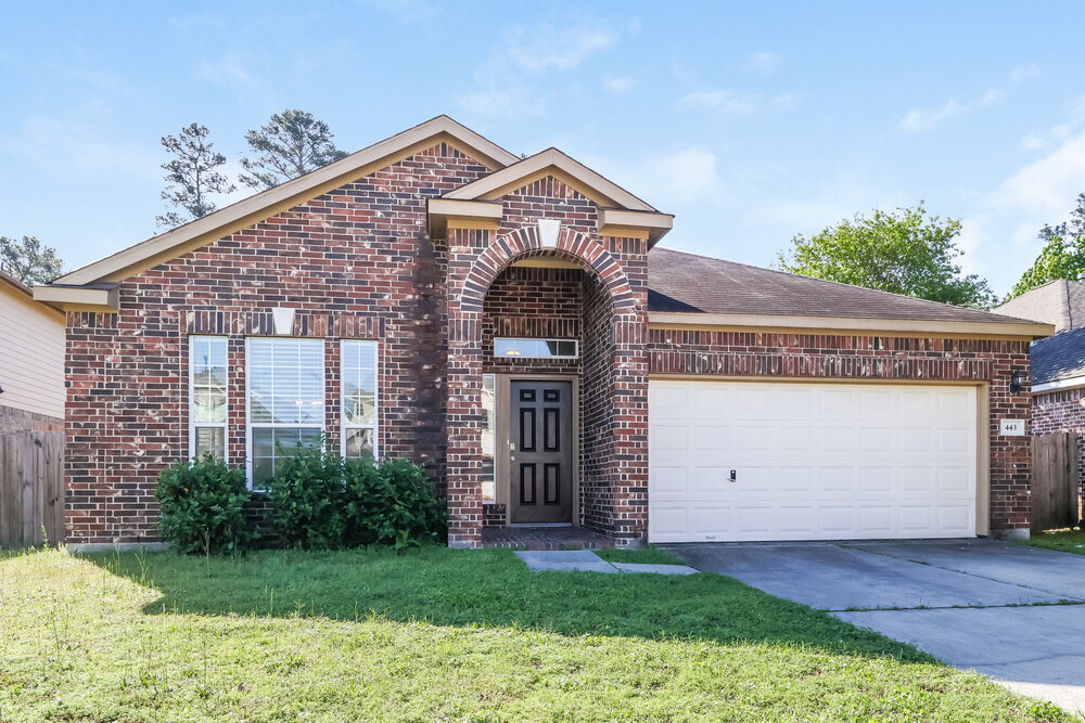 443 Oak Chase Dr in Conroe, TX - Building Photo