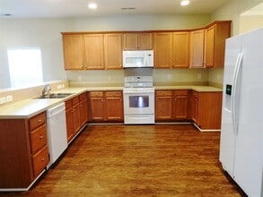 118 Cannonsmill Ln in Summerville, SC - Building Photo - Building Photo