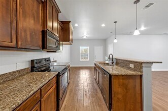 2102 Oliver St in Greenville, TX - Building Photo - Building Photo