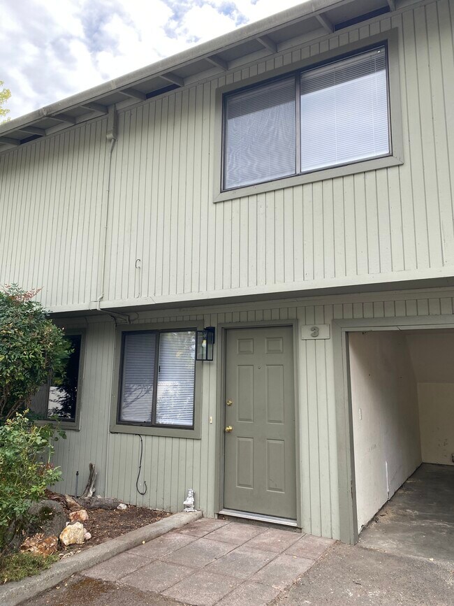 106 S Rose St in Phoenix, OR - Building Photo - Building Photo