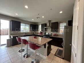 5243 Comfrey St in Fairfield, CA - Building Photo - Building Photo