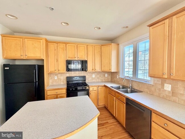 property at 903 Crestfield Dr