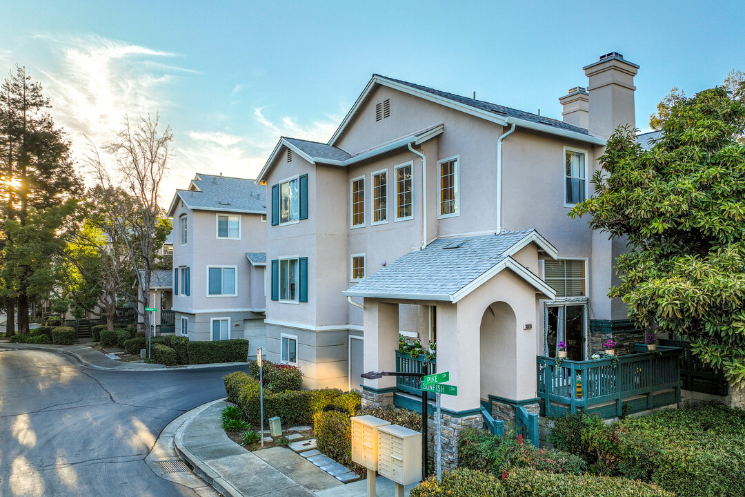 California Lakepointe in Fremont, CA - Building Photo