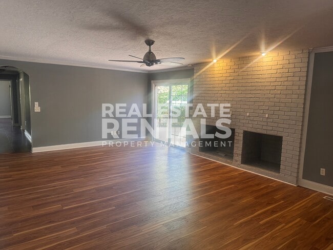 514 Country Club Pl in Gadsden, AL - Building Photo - Building Photo