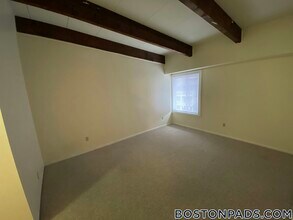 18 Westgate Dr, Unit 204 in Woburn, MA - Foto de edificio - Building Photo