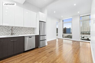 21-59-59 44th Dr in Queens, NY - Building Photo - Building Photo