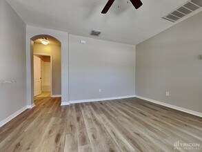 14416 Scottburgh Glen Dr in Wimauma, FL - Building Photo - Building Photo