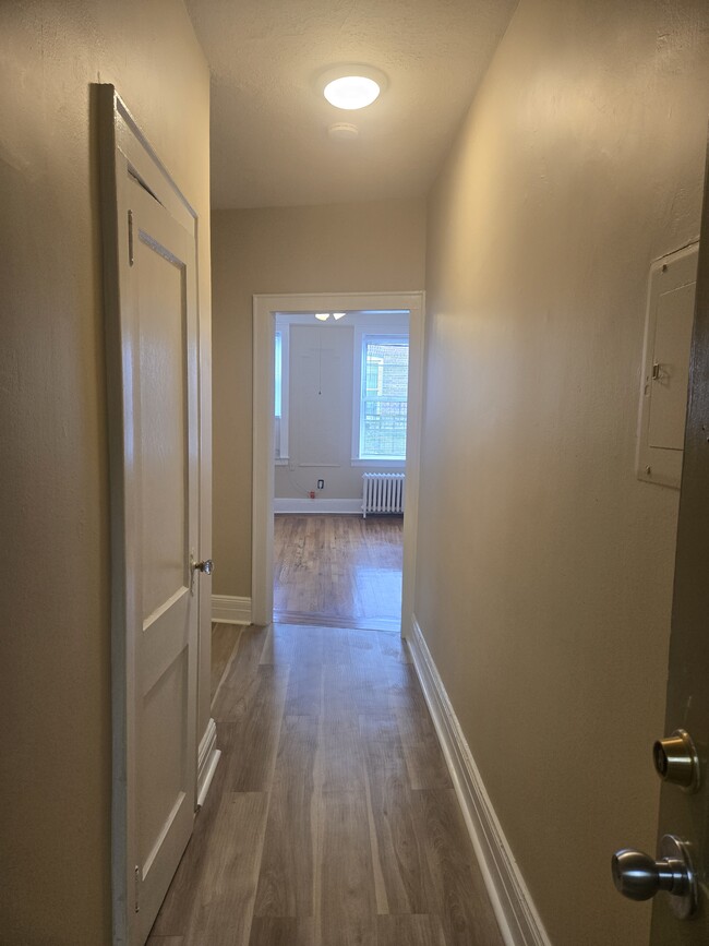 46 Kelly Pky, Unit 405 in Bayonne, NJ - Foto de edificio - Building Photo