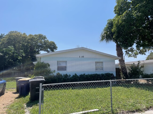 1909 Avenue E in Fort Pierce, FL - Building Photo - Building Photo