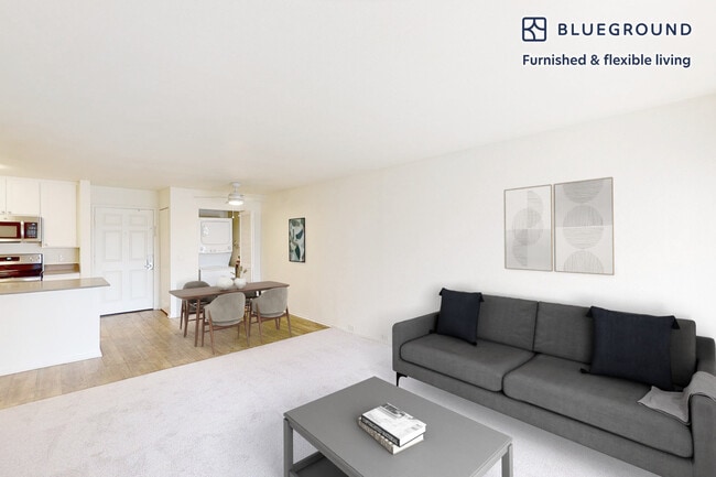 333 1st St in Seal Beach, CA - Building Photo - Building Photo