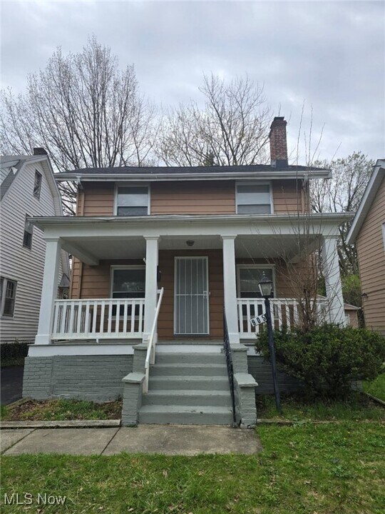 905 Selwyn Rd in Cleveland Heights, OH - Building Photo