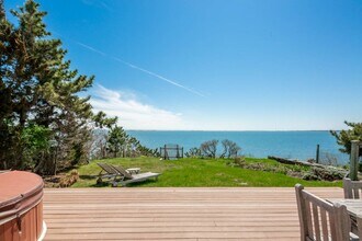 38 Oceanview Dr in Southampton, NY - Building Photo - Building Photo