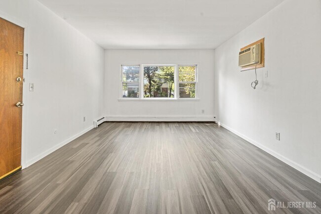 2063 Elizabeth Ave in Rahway, NJ - Building Photo - Building Photo