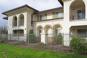 Summer Hill Place in Fresno, CA - Building Photo - Building Photo
