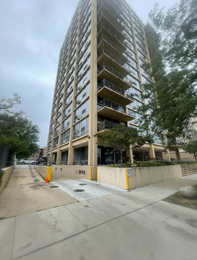 6730 S South Shore Dr in Chicago, IL - Building Photo - Building Photo