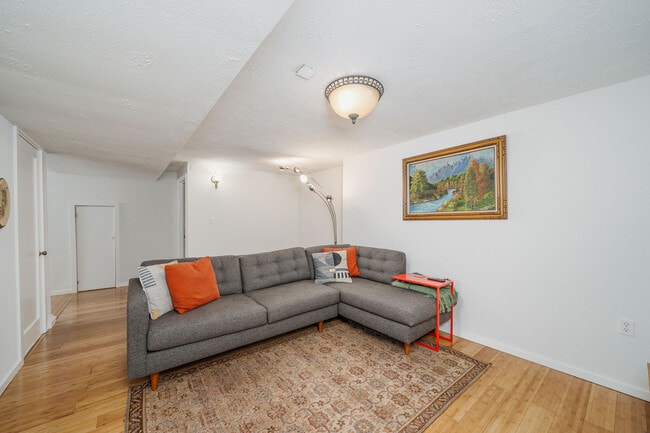 6654 Flora Ave S, Unit 2 in Seattle, WA - Building Photo - Building Photo