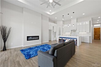 26 Grayson Ave in McAllen, TX - Building Photo - Building Photo