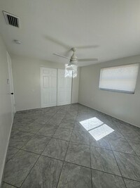 1019 Pert Ln in Holiday, FL - Foto de edificio - Building Photo