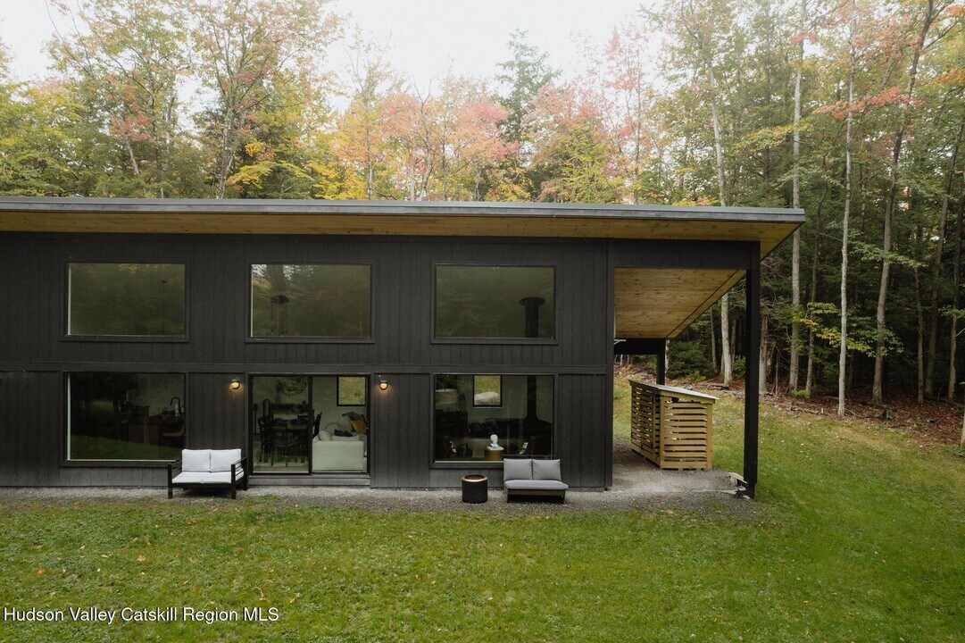 252 County Rt 25 in Haines Falls, NY - Building Photo