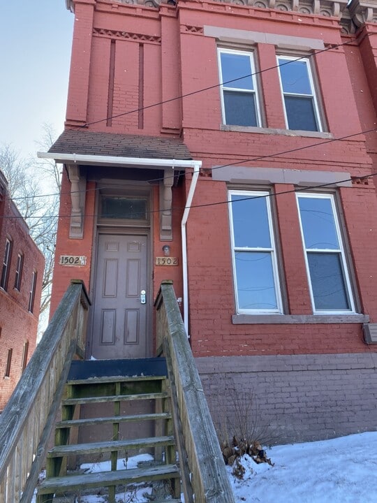 1502 Jules St in St. Joseph, MO - Building Photo