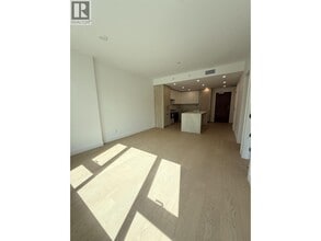 423 6th St in West Vancouver, BC - Building Photo - Building Photo