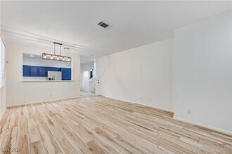 7696 W Trails Park Pl in Las Vegas, NV - Building Photo - Building Photo