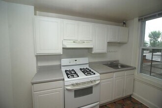3209 Guilford Ave in Baltimore, MD - Building Photo - Building Photo