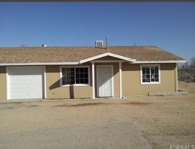 11962 Sage St in Adelanto, CA - Foto de edificio - Building Photo