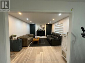 20 Harold St in Whitby, ON - Building Photo - Building Photo