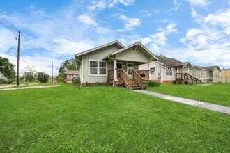 201 W Pitts Ave in Pasadena, TX - Building Photo - Building Photo
