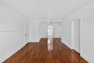 993 Bay Dr in Miami Beach, FL - Building Photo - Building Photo