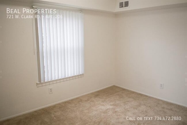 721 W Clark Rd in Ypsilanti, MI - Building Photo - Building Photo