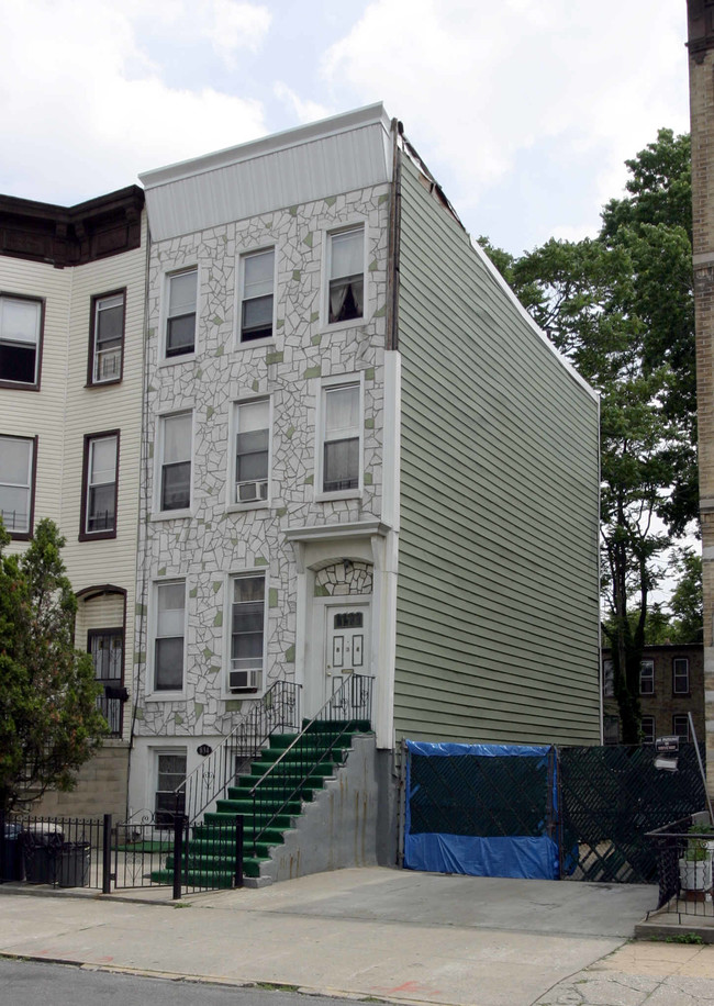 834 Halsey St in Brooklyn, NY - Building Photo - Building Photo