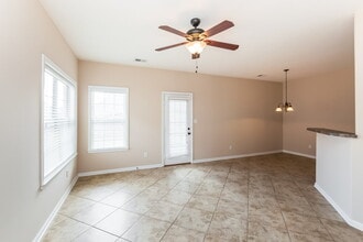 5774 Bedford Loop E in Southaven, MS - Foto de edificio - Building Photo